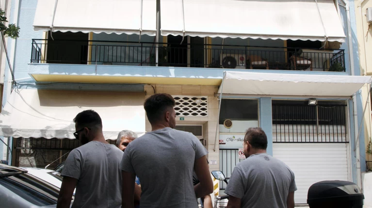 Τραγωδία στην Πετρούπολη: Πατέρας έκαψε την κόρη του ...