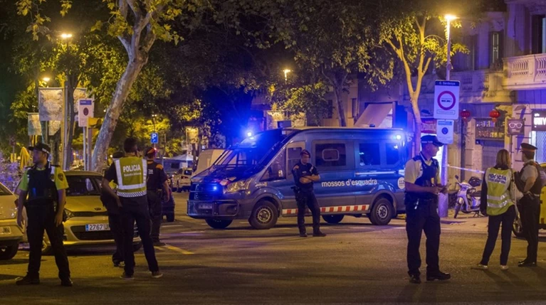Αντιτρομοκρατική επιχείρηση σε εξέλιξη στη Σαγράδα Φαμίλια στη Βαρκελώνη