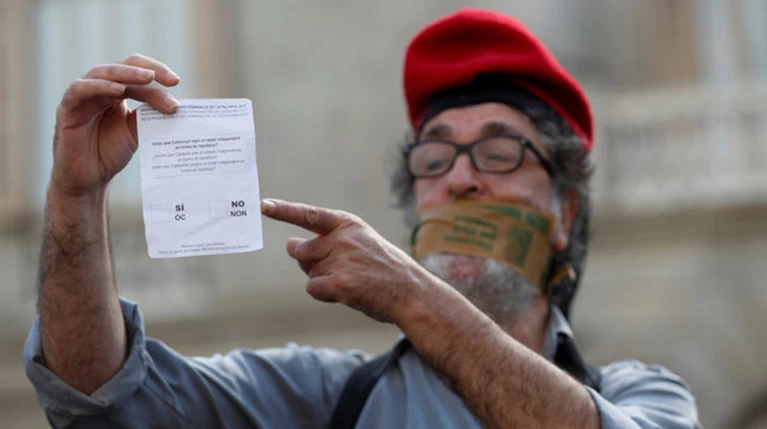 Γαλλικά τα ψηφοδέλτια της Καταλονίας, πέρασαν από τα σύνορα με αυτοκίνητο