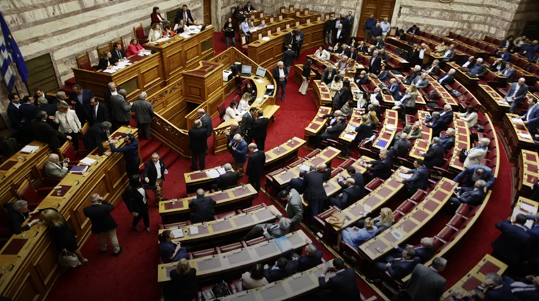 Πολιτικό θρίλερ στη Βουλή για το νομοσχέδιο ταυτότητας φύλου