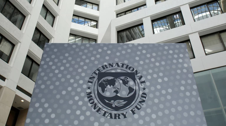 Μηνύματα από το ΔΝΤ λίγο πριν ξεκινήσει η γ' αξιολόγηση