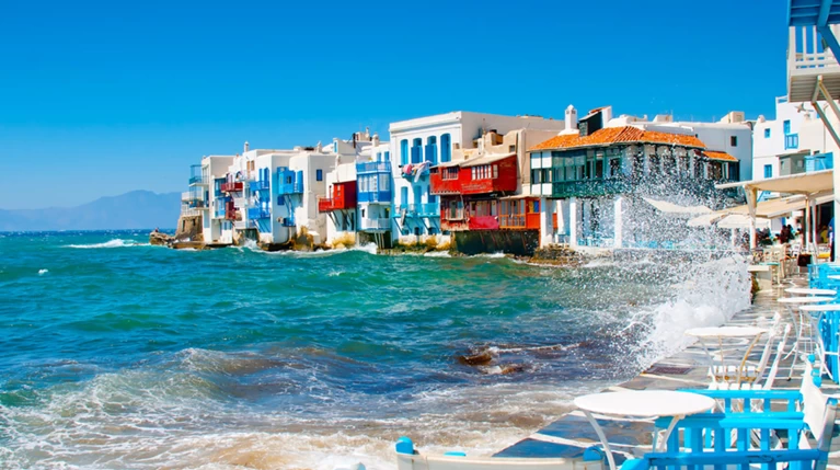 Ύμνος στην Πάρο και τη Μύκονο από το Travel Weekly