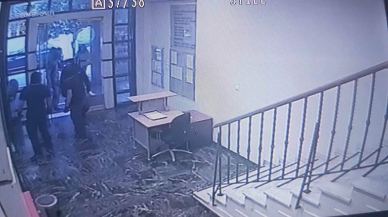 Καρέ καρέ η επίθεση στον Συμβολαιογραφικό Σύλλογο - Εικόνες