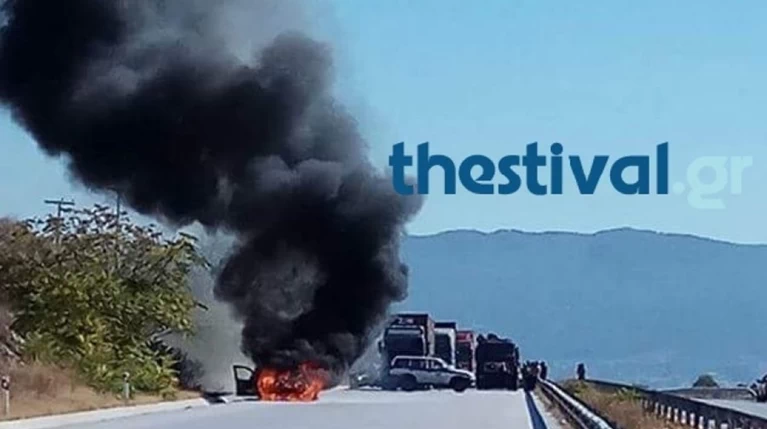 Πυρκαγιά σε περιπολικό της Αστυνομίας έξω από τη Θεσσαλονίκη