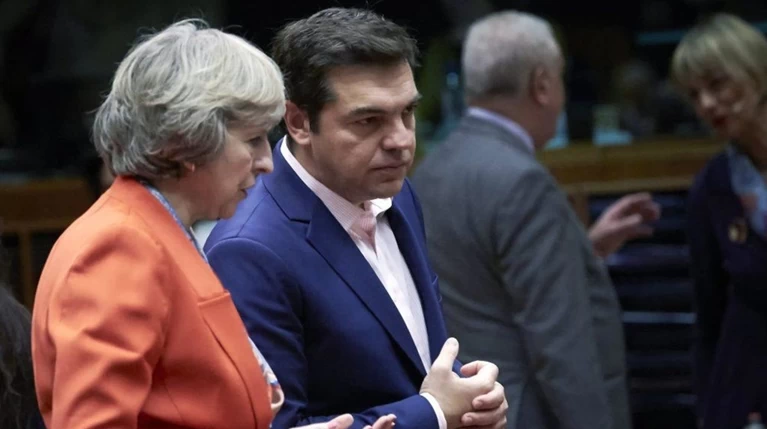 FT: Θα κάνει Kolotoumpa αλα Τσίπρα η Μέι για το Brexit;