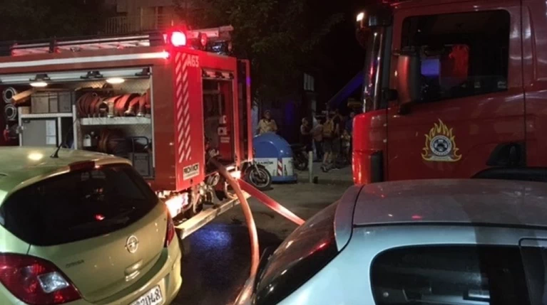 Φωτιά τα ξημερώματα σε ταβέρνα - Εκκενώθηκε διπλανή οικοδομή