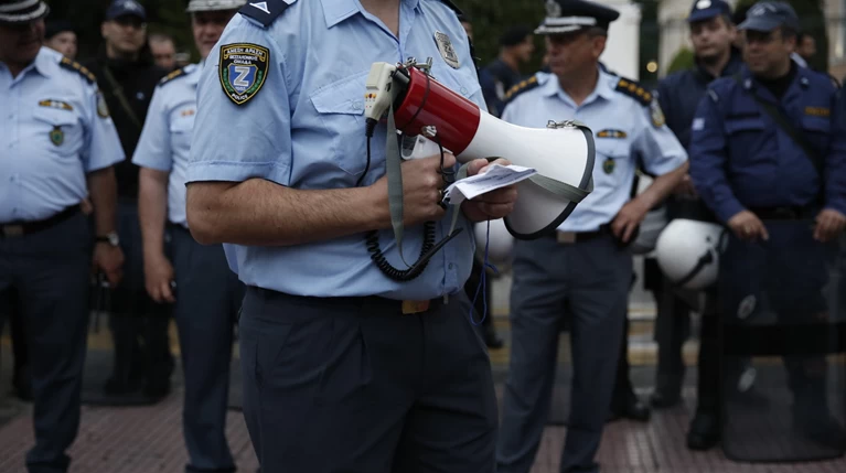 Ξανά στο ΣτΕ οι ένστολοι: σε μη ανεκτά επίπεδα οι μισθοί μας