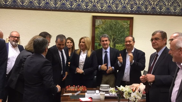 Η έκπληξη στη Βουλή για τα γενέθλια της Φώφης Γεννηματά φωτό