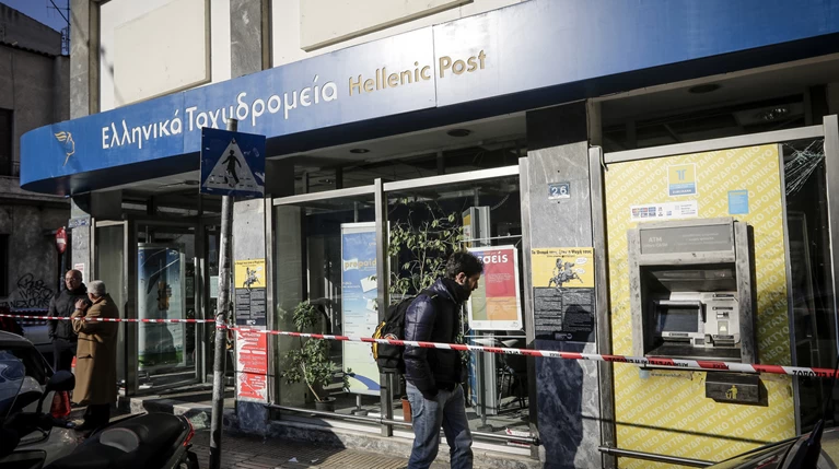 Συνέλαβαν 5 ως ληστές των ΑΤΜ και τη νύχτα ...ξαναχτύπησαν