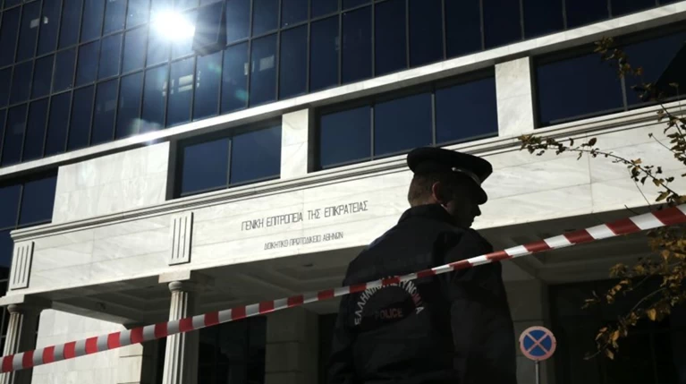 Kαταδρομική επίθεση στο Διοικητικό Πρωτοδικείο της Αθήνας