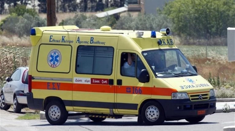Την τσίμπησε μέλισσα στη γλώσσα ενώ έπινε καφέ, παρολίγο να πεθάνει