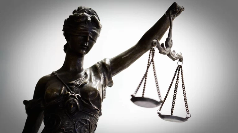 Επιχειρηματικό πόλεμο χωρίς όρια καταγγέλλει η Ένωση Δικαστών