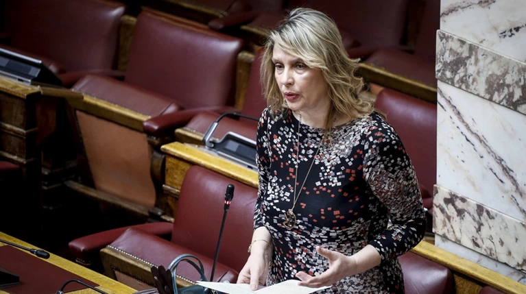 Παπακώστα: Για την εκποίηση μονάδων της ΔΕΗ φταίει το ...ΠΑΣΟΚ