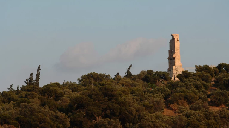 Flora Filopappou: Ένα ταξίδι από την Πόλη των Βράχων στον κήπο