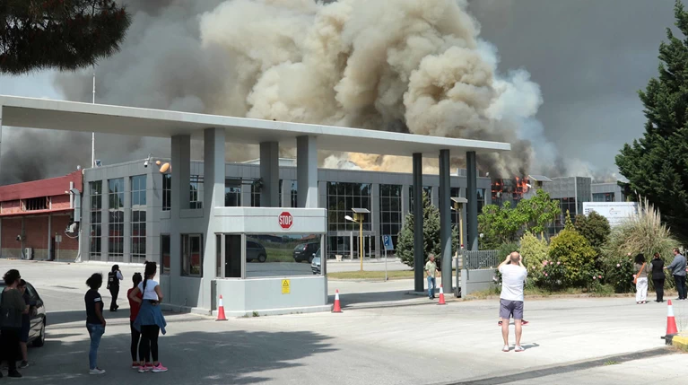 Τι αναφέρει η εταιρία για τη φωτιά στο εργοστάσιό της στην Ξάνθη