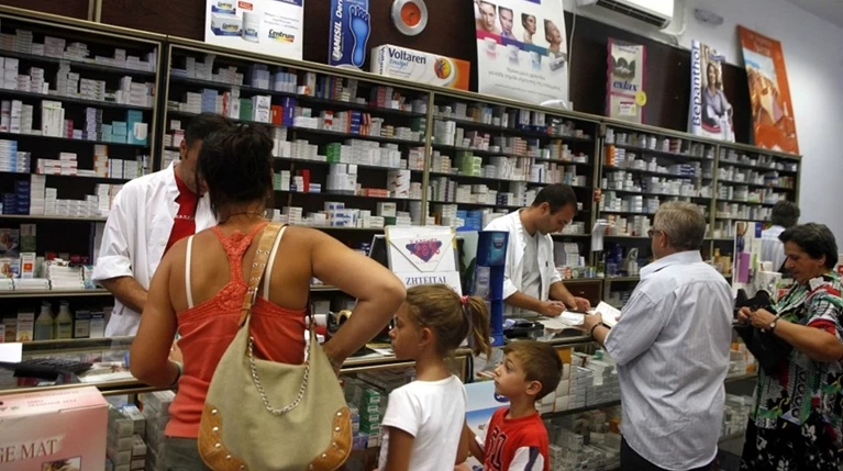 Εξαντλημένοι δηλώνουν οι μισοί Ελληνες φαρμακοποιοί