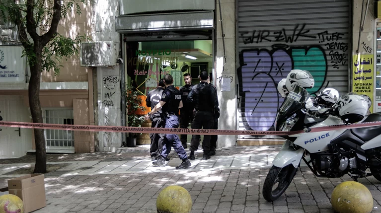 Πυροβόλησαν Αλβανό σε κομμωτήριο στην πλατεία Βικτωρίας