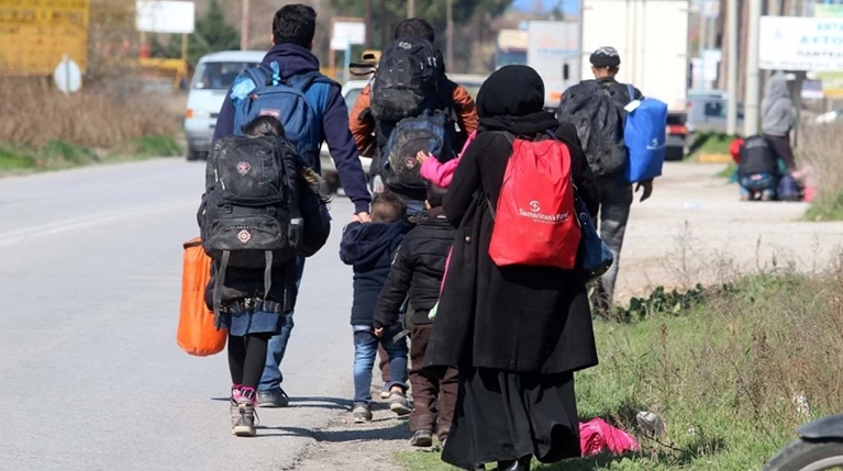 Πρόσφυγες έκλεισαν τον κόμβο Ιωνίας στην Εγνατία Οδό