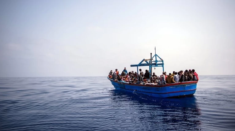Μεσοπέλαγα οι μετανάστες στην Κρήτη, αρνούνται να βγουν σε ελληνικό έδαφος