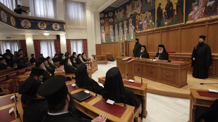 Κατά της αναδοχής από ομόφυλα ζευγάρια η Εκκλησία