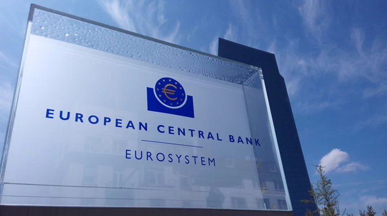 Στα 21,6 δισ. ευρώ περιορίστηκε η εξάρτηση των ελληνικών τραπεζών