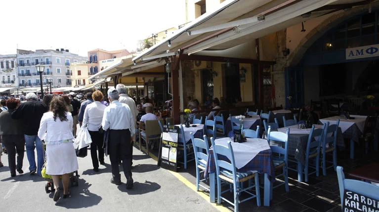Αιφνιδιαστικό ντου της Εφορίας την Πρωτομαγιά: Μοίρασαν λουκέτα & πρόστιμα