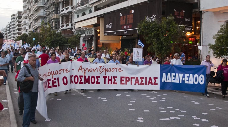 24ωρη απεργία ΓΣΕΕ-ΑΔΕΔΥ στις 30 Μαΐου - δεμένα στα λιμάνια τα πλοία