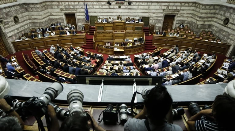 Πολιτικό βαρόμετρο Public Issue: Εικόνα κατάρρευσης του ΣΥΡΙΖΑ, άνοδος ΝΔ