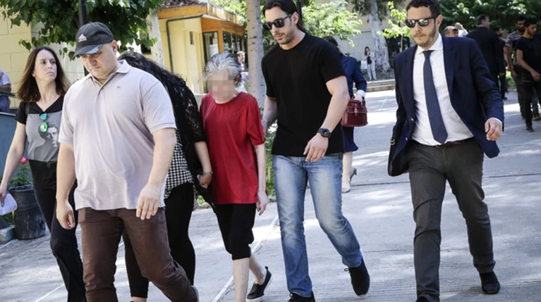 Στη φυλακή η γιαγιά του νεκρού μωρού που βρέθηκε στα σκουπίδια