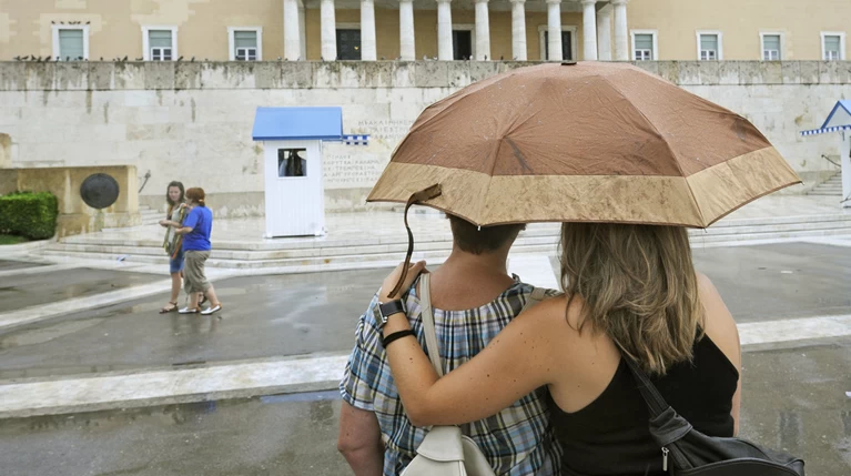 Βροχές με την θερμοκρασία έως τους 28 βαθμούς