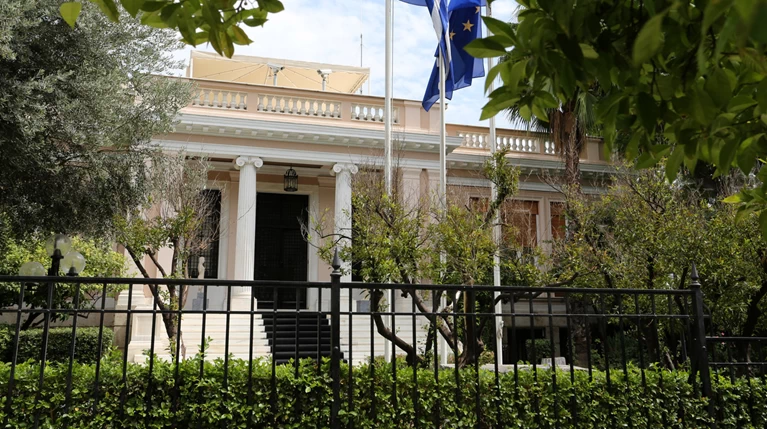 Μαξίμου: Erga omnes & Σύνταγμα οι όροι για τη λύση