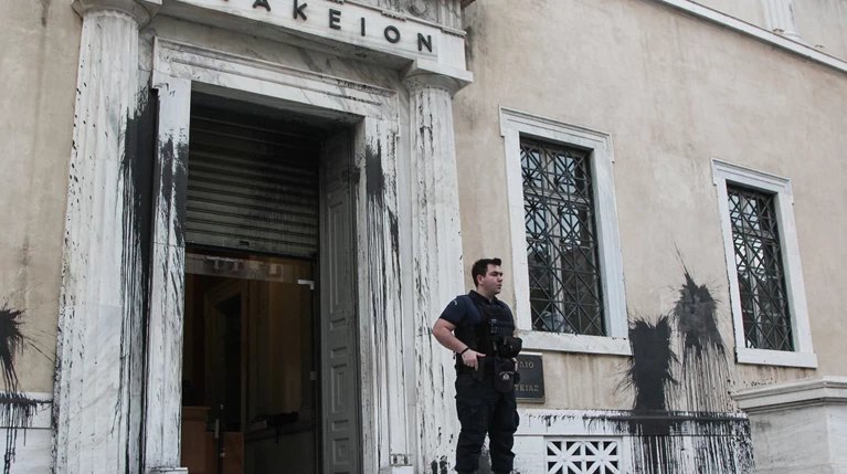 Συντονισμένη η επίθεση του Ρουβίκωνα στο ΣτΕ-Αφαντη η ΕΛΑΣ