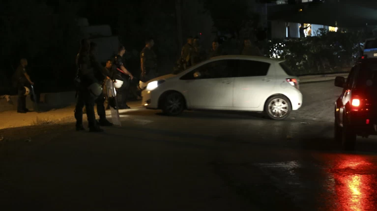 Επεισόδια στο hot spot Σκαραμαγκά με τραυματία