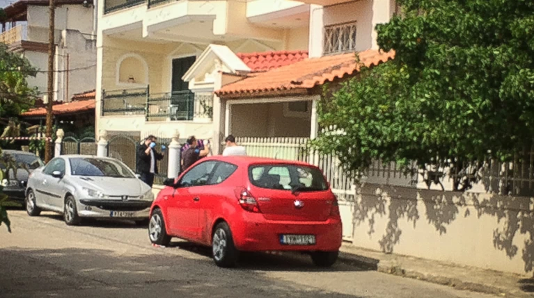Άγρια δολοφονία στη Μάνδρα, πυροβόλησαν γυναίκα στο κεφάλι