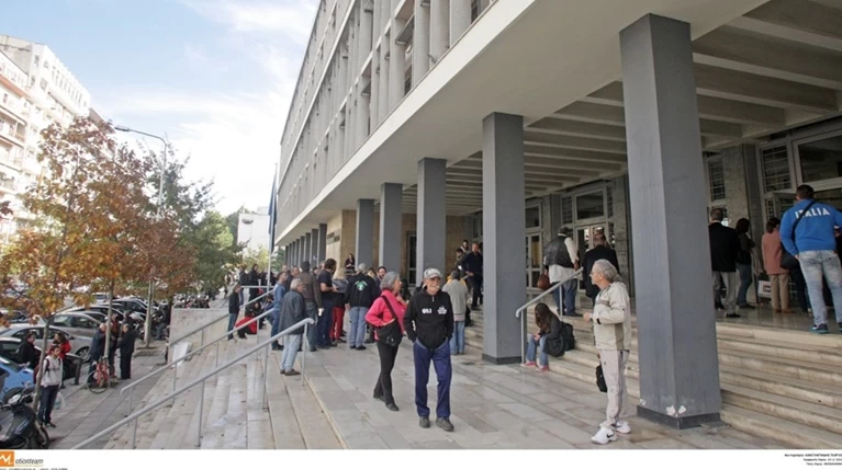 Κρεμάστηκε άνδρας έξω από τα δικαστήρια της Θεσσαλονίκης