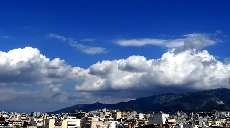 Ασταθής ο καιρός του τριημέρου με καταιγίδες και μποφόρ