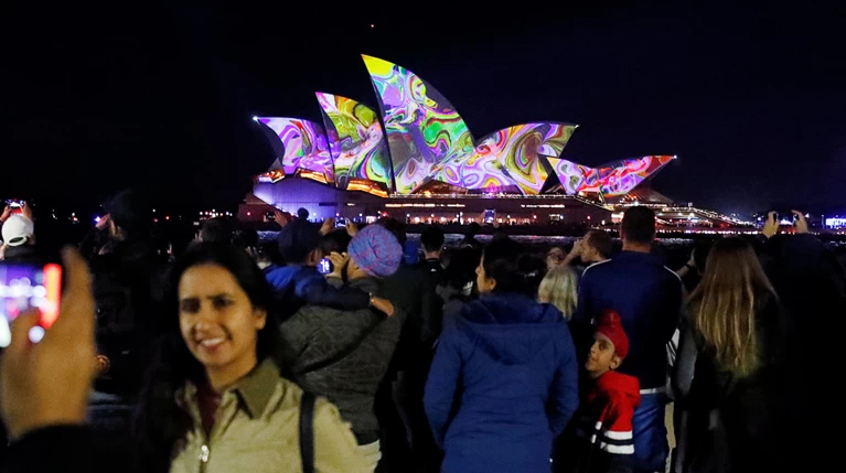 Vivid Sydney: Λαμπερό «πάρτι» φωτός στη φημισμένη όπερα της Αυστραλίας