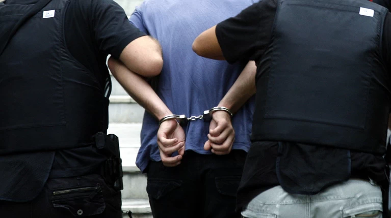 Στον εισαγγελέα οι γονείς που κατηγορούνται για τον βιασμό των παιδιών τους