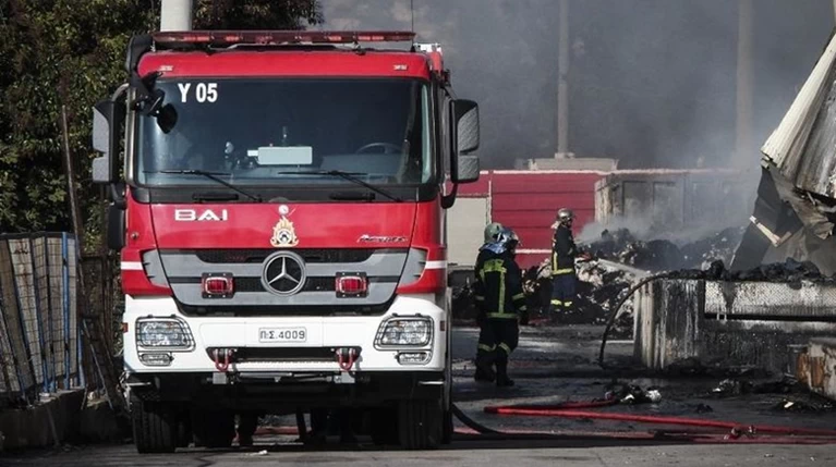 Πυρκαγιά σε υπαίθριο χώρο στο Μενίδι