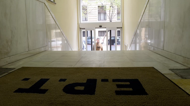 Τι λέει για την αποχώρησή του από το δελτίο ειδήσεων δημοσιογράφος της ΕΡΤ