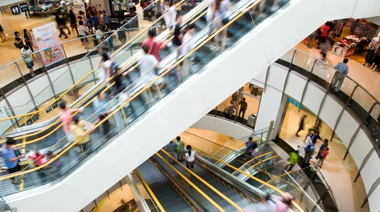 PwC: Οι εταιρείες έχασαν το ανθρώπινο στοιχείο στην εμπειρία του πελάτη