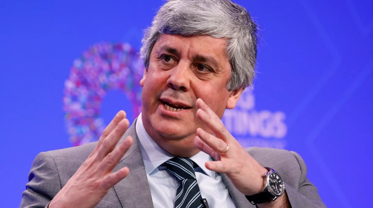 Σεντένo: Οι εικόνες των Ελλήνων στα ATM δεν είναι αποδεκτές