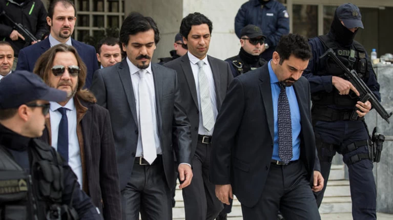 Ο «στρατός» που φυλάει τους «8» μετά τις απειλές της Αγκυρας