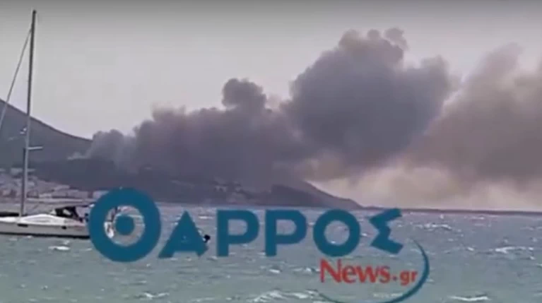 Μεγάλη φωτιά με δυο μέτωπα συνεχίζει να καίει στην Πύλο - Εικόνες & Βίντεο