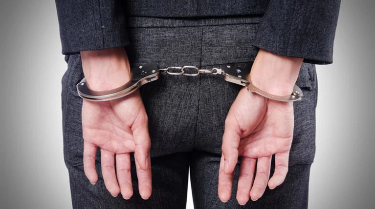 Θησαύριζε κύκλωμα νομιμοποίησης εξώγαμων παιδιών Ελληνίδων από αλλοδαπούς