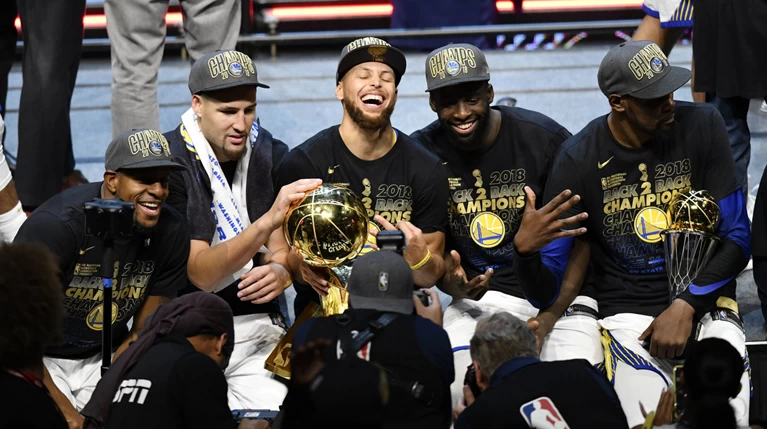 Στους Golden State Warriors το "δακτυλίδι" του ΝΒΑ