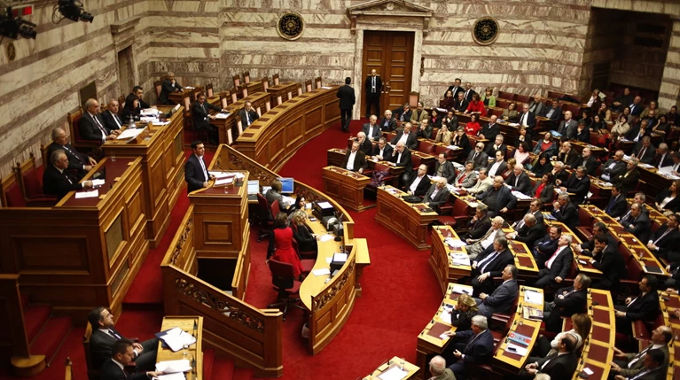 Άρχισε η μάχη στη Βουλή για το πολυνομοσχέδιο