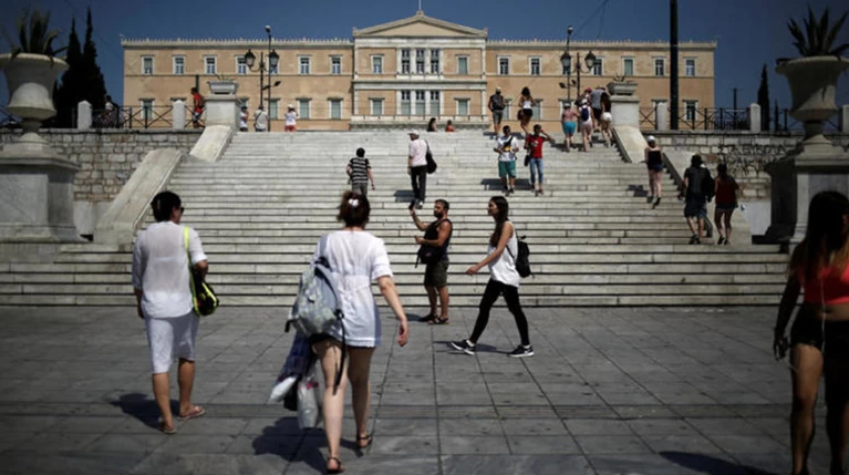 Επτά στους δέκα πιστεύουν ότι η χώρα δεν θα βγει από τη κρίση