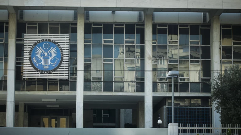 Πρεσβεία ΗΠΑ: Προστατέψετε τα ιδρύματα και πιάστε τους δράστες
