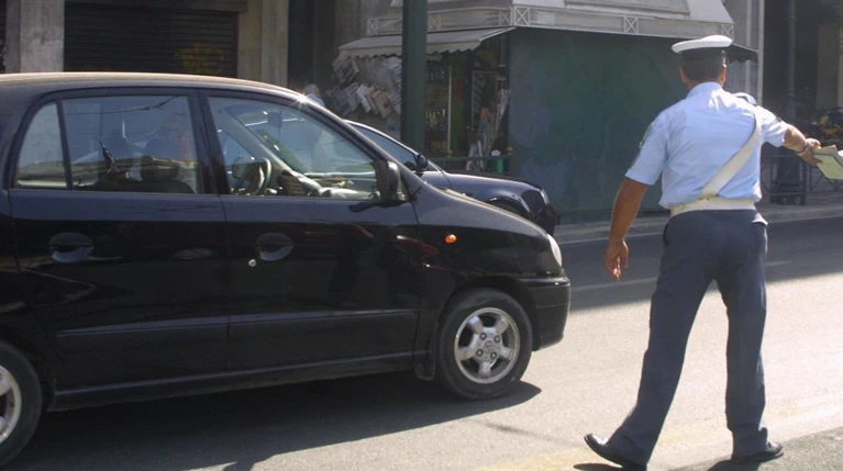 Σε μια ημέρα 259 παραβάσεις για χρήση κινητού εν ώρα οδήγησης